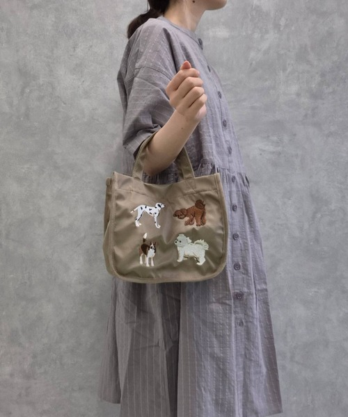 Bleu Bleuet(ブルーブルーエ)の「ナイロン刺繍ランチトートバッグ(トートバッグ・レディース・ベージュ/ネイビー/ブラック/グレー・FREE)」の14枚目の写真