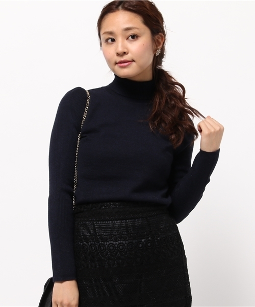 NATURAL BEAUTY BASIC（ナチュラルビューティーベーシック）の「ミラノリブタートルニット（ニット/セーター・レディース・グリーン/ネイビー/イエロー系その他/グレー/ホワイト系その他・MEDIUM）」の4枚目の写真