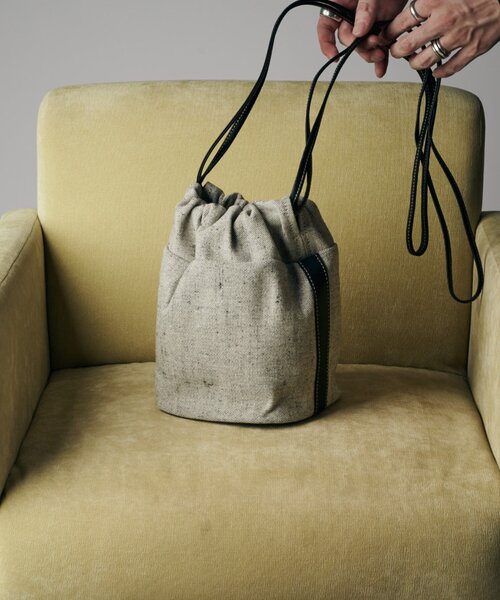 SLOW（スロウ）の「【SLOW】cruiser-draw string shoulder bag（ショルダーバッグ・メンズ・ブラック/ベージュ・FREE）」の7枚目の写真