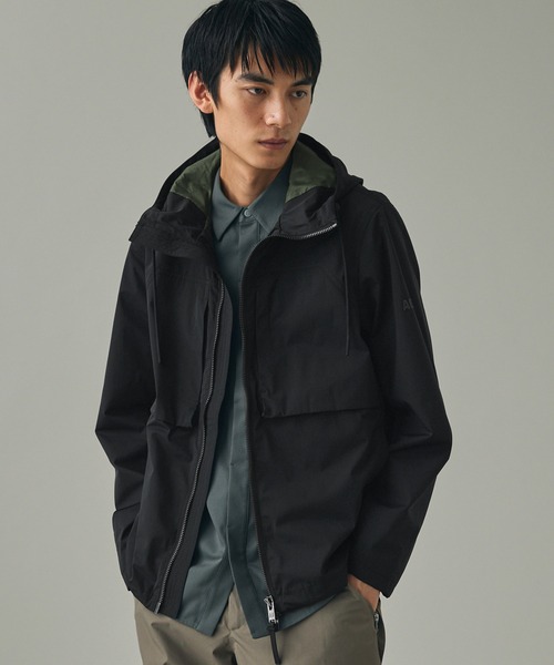 AIGLE（エーグル）の「撥水 ワンポイントロゴ刺繍 ダブルポケット フーデッドジャケット（マウンテンパーカー・メンズ・ブラック/モスグリーン/ベージュ・L/M/S）」の4枚目の写真