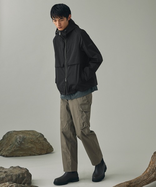 AIGLE（エーグル）の「撥水 ワンポイントロゴ刺繍 ダブルポケット フーデッドジャケット（マウンテンパーカー・メンズ・ブラック/モスグリーン/ベージュ・L/M/S）」の7枚目の写真