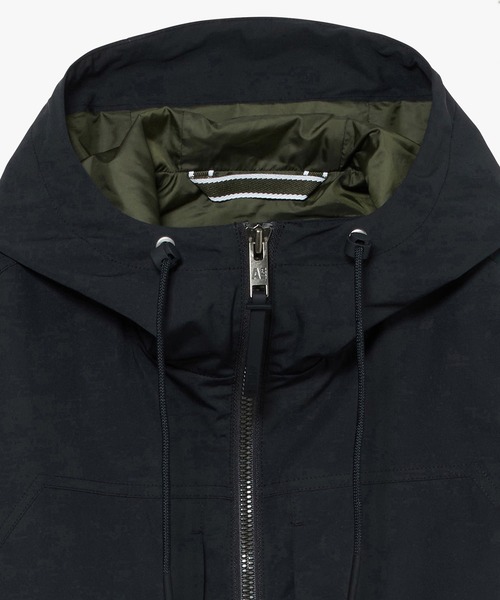 AIGLE（エーグル）の「撥水 ワンポイントロゴ刺繍 ダブルポケット フーデッドジャケット（マウンテンパーカー・メンズ・ブラック/モスグリーン/ベージュ・L/M/S）」の11枚目の写真