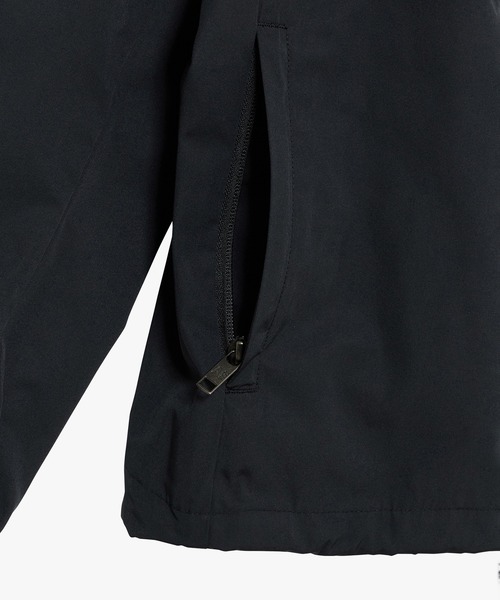 AIGLE（エーグル）の「撥水 ワンポイントロゴ刺繍 ダブルポケット フーデッドジャケット（マウンテンパーカー・メンズ・ブラック/モスグリーン/ベージュ・L/M/S）」の18枚目の写真