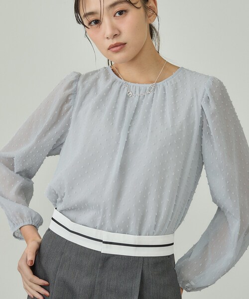 INDIVI(インディヴィ)の「【袖コンシャス】シアードットブラウス(シャツ/ブラウス・レディース・ライトグレー/ホワイト/スモーキーグリーン系/ブラック・36/13/05/38/15 )」の3枚目の写真