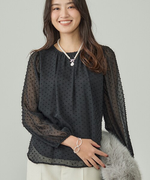 INDIVI(インディヴィ)の「【袖コンシャス】シアードットブラウス(シャツ/ブラウス・レディース・ライトグレー/ホワイト/スモーキーグリーン系/ブラック・36/13/05/38/15 )」の2枚目の写真