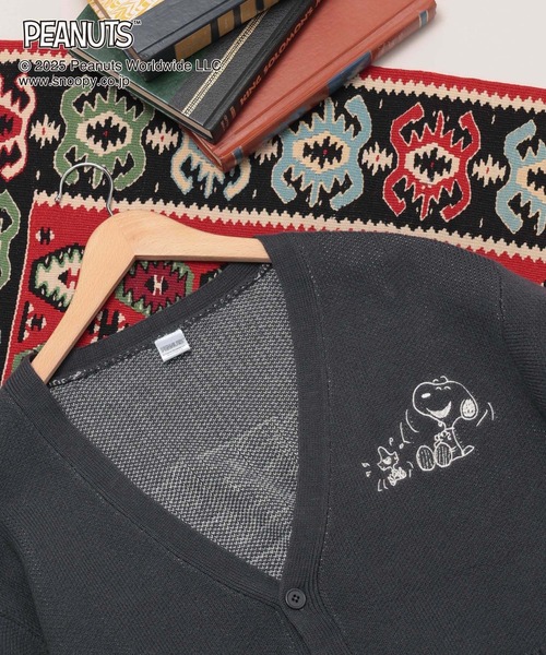 GLOBAL WORK（グローバルワーク）の「PEANUTS/ロゴVネックカーディガン/591295（カーディガン/ボレロ・レディース・ネイビー/マスタード/ダークグレー/レッド・LARGE/MEDIUM）」の12枚目の写真