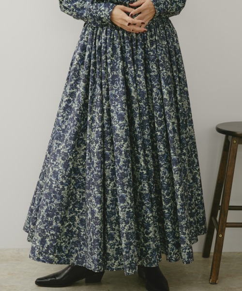Libra Cue(リブラ キュー)の「ヴィンテージフラワーボリュームスカート(スカート・レディース・ブルー/ブラウン・FREE)」の7枚目の写真