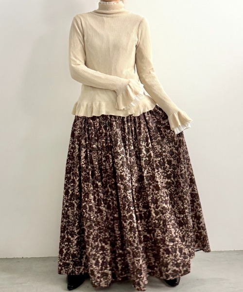 Libra Cue(リブラ キュー)の「ヴィンテージフラワーボリュームスカート(スカート・レディース・ブルー/ブラウン・FREE)」の16枚目の写真