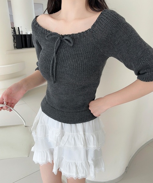 Jasmine Grandiflorum(ジャスミングランディフローラム)の「【Jasmine】2WAYフロントリボンニットプルオーバー (SS)(ニット/セーター・レディース・ダークグレー/ベージュ/ブラウン/ホワイト・FREE)」の1枚目の写真