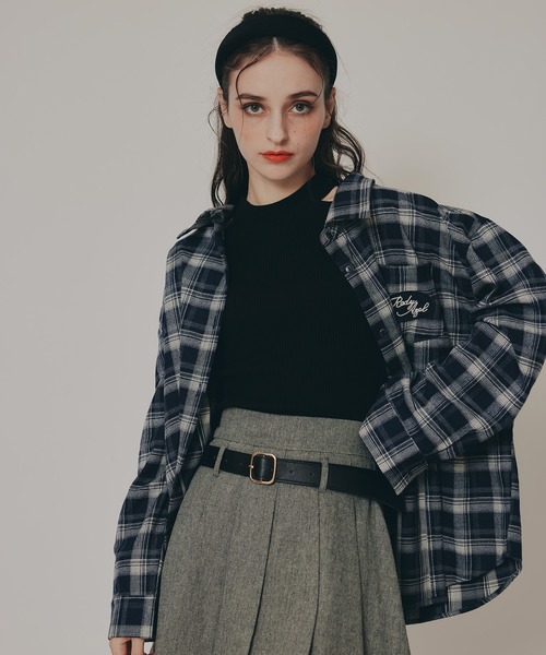 REDYAZEL(レディアゼル)の「ロゴワッペンオーバーシャツ(シャツ/ブラウス・レディース・キャメル/ピンク/ブルー系その他/ブラウン系その他・FREE)」の1枚目の写真