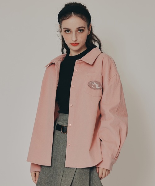 REDYAZEL(レディアゼル)の「ロゴワッペンオーバーシャツ(シャツ/ブラウス・レディース・キャメル/ピンク/ブルー系その他/ブラウン系その他・FREE)」の4枚目の写真