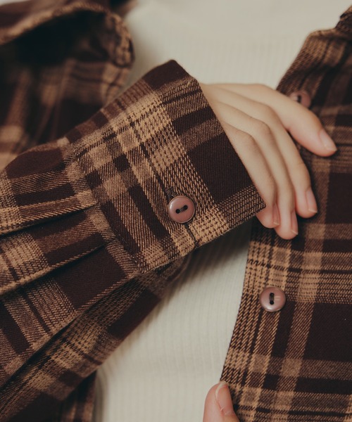 REDYAZEL(レディアゼル)の「ロゴワッペンオーバーシャツ(シャツ/ブラウス・レディース・キャメル/ピンク/ブルー系その他/ブラウン系その他・FREE)」の17枚目の写真