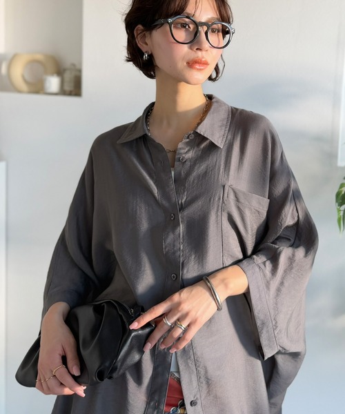 classicalelf（クラシカルエルフ）の「【接触冷感・吸水速乾機能付き】涼しさ＆上品さ。オーバーサイズシアードルマンシャツ（7分袖）（シャツ/ブラウス・レディース・チャコール/オフホワイト/ブルー・X-LARGE/SMALL/MEDIUM/LARGE）」の9枚目の写真