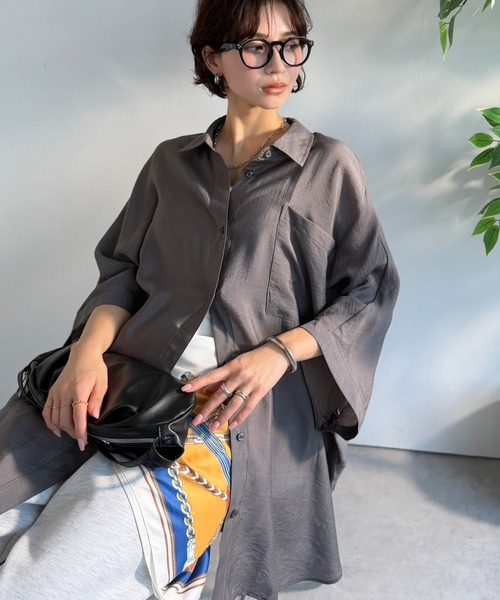 classicalelf（クラシカルエルフ）の「【接触冷感・吸水速乾機能付き】涼しさ＆上品さ。オーバーサイズシアードルマンシャツ（7分袖）（シャツ/ブラウス・レディース・チャコール/オフホワイト/ブルー・X-LARGE/SMALL/MEDIUM/LARGE）」の11枚目の写真