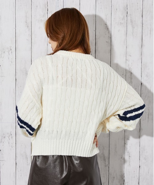 GORGE(ゴージ)の「《カレッジワッペン×袖ライン》レディース ケーブルニット ショート丈 トレンド 秋冬(ニット/セーター・レディース・チャコール/アイボリー/ネイビー・F)」の11枚目の写真
