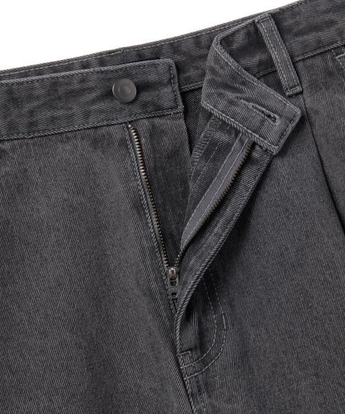 MUSINSA STANDARD（ムシンサスタンダード）の「ディープタックワイドデニムパンツ[グレー]（デニムパンツ・メンズ・その他・40/38/42/36/34/32/30/31/33/26/27/28/29）」の4枚目の写真