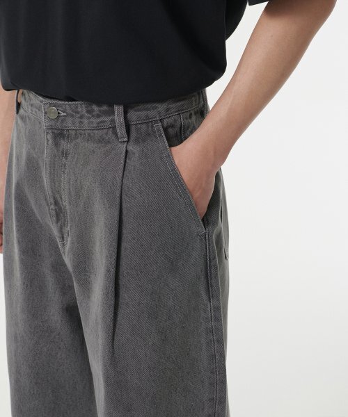 MUSINSA STANDARD（ムシンサスタンダード）の「ディープタックワイドデニムパンツ[グレー]（デニムパンツ・メンズ・その他・40/38/42/36/34/32/30/31/33/26/27/28/29）」の5枚目の写真