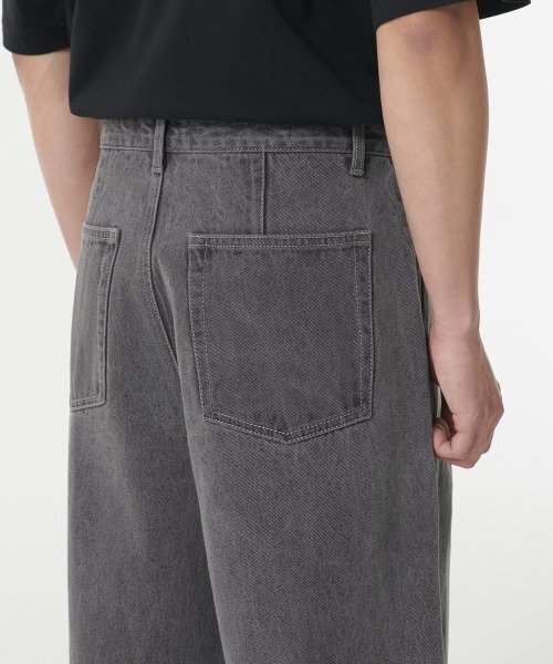MUSINSA STANDARD（ムシンサスタンダード）の「ディープタックワイドデニムパンツ[グレー]（デニムパンツ・メンズ・その他・40/38/42/36/34/32/30/31/33/26/27/28/29）」の6枚目の写真