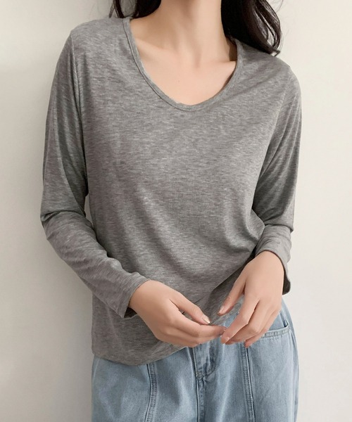 LOWO(ロワ)の「Uネック カットソー 長袖 レディース きれいめ ゆったり 無地(Tシャツ/カットソー・レディース・グレー/ホワイト/ブラック・FREE)」の6枚目の写真