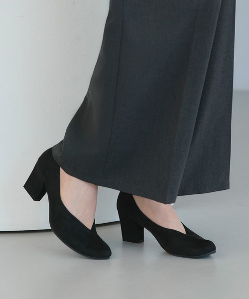 RUIRUE BOUTIQUE（ルイルエブティック）の「【選べる2素材】Vカット ヒール パンプス | 靴  / 7cmヒールパンプス / チャンキーヒールパンプス（パンプス・レディース・ブラック系1/グレー系1/シルバー/ブラック/ブラウン系1・22.5cm/23cm/23.5cm/24cm/24.5cm）」の3枚目の写真
