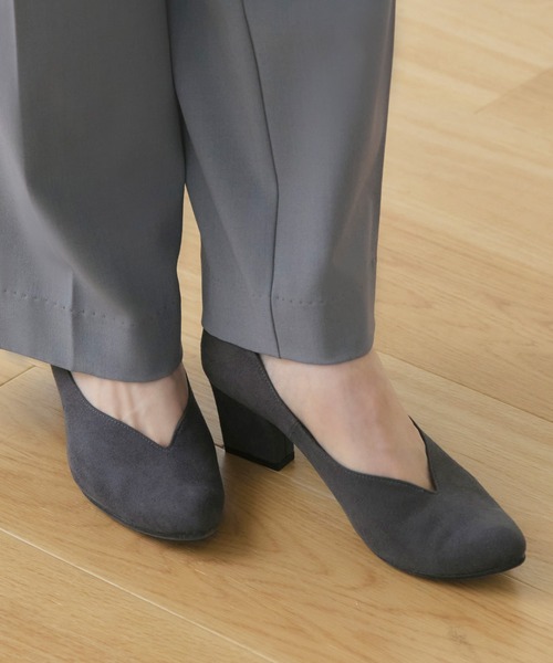 RUIRUE BOUTIQUE（ルイルエブティック）の「【選べる2素材】Vカット ヒール パンプス | 靴  / 7cmヒールパンプス / チャンキーヒールパンプス（パンプス・レディース・ブラック系1/グレー系1/シルバー/ブラック/ブラウン系1・22.5cm/23cm/23.5cm/24cm/24.5cm）」の13枚目の写真