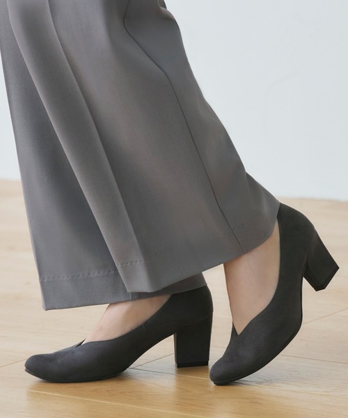 RUIRUE BOUTIQUE（ルイルエブティック）の「【選べる2素材】Vカット ヒール パンプス | 靴  / 7cmヒールパンプス / チャンキーヒールパンプス（パンプス・レディース・ブラック系1/グレー系1/シルバー/ブラック/ブラウン系1・22.5cm/23cm/23.5cm/24cm/24.5cm）」の14枚目の写真