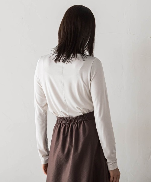 LAUTREAMONT(ロートレアモン)の「【WEB限定】吸湿発熱スムースストレッチカットソー(Tシャツ/カットソー・レディース・ブラック/ブラウン/オフホワイト・11号/9号)」の19枚目の写真