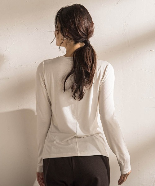 LAUTREAMONT(ロートレアモン)の「【WEB限定】吸湿発熱スムースストレッチカットソー(Tシャツ/カットソー・レディース・ブラック/ブラウン/オフホワイト・11号/9号)」の21枚目の写真
