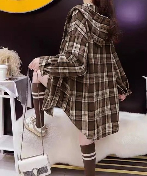 Miniministore(ミニミニストア)の「フード付き チェックシャツオーバーサイズ(シャツ/ブラウス・レディース・ワインレッド/ネイビー/ブラウン・FREE)」の6枚目の写真