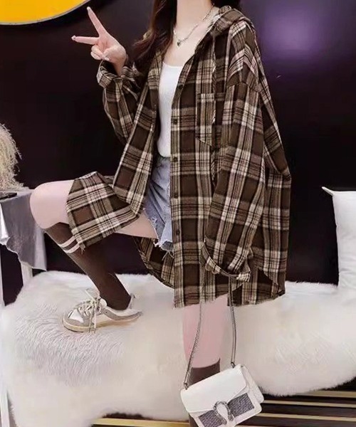 Miniministore(ミニミニストア)の「フード付き チェックシャツオーバーサイズ(シャツ/ブラウス・レディース・ワインレッド/ネイビー/ブラウン・FREE)」の21枚目の写真