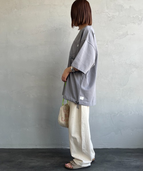 NANGA（ナンガ）の「【WEB先行予約】[NANGA/ナンガ] 別注 ルーズフィット ドローコードポケットTシャツ（Tシャツ/カットソー・レディース・ブラック/ホワイト/チャコール・XL/L/M/S）」の6枚目の写真