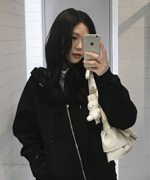 ALKI ALKA(アルキアルカ)の「Frill Hoodie Zip-up (Black)(パーカー・レディース・ブラック・FREE)」の2枚目の写真