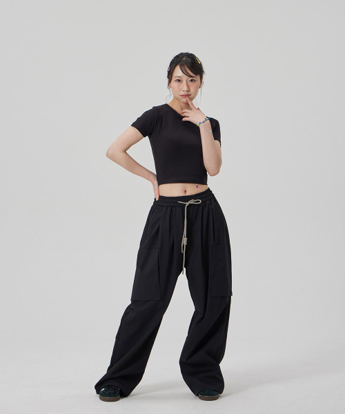 MAKEITTO(メイキット)の「TWO TUCK WIDE PARACHUTE CARGO PANTS_BLACK(その他パンツ・メンズ・その他・LARGE/X-LARGE/XX-LARGE/MEDIUM)」の11枚目の写真