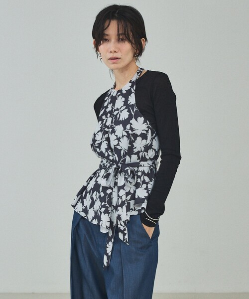 qualite(カリテ)の「シルエットフラワーホルターネック(ベスト・レディース・チャコールグレー・フリー)」の7枚目の写真