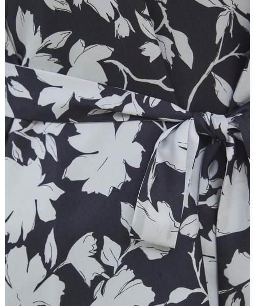 qualite(カリテ)の「シルエットフラワーホルターネック(ベスト・レディース・チャコールグレー・フリー)」の5枚目の写真