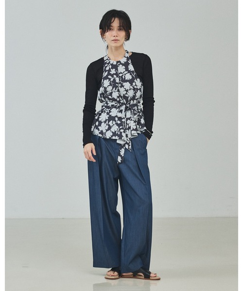 qualite(カリテ)の「シルエットフラワーホルターネック(ベスト・レディース・チャコールグレー・フリー)」の3枚目の写真