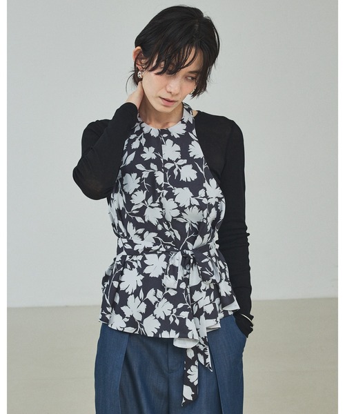 qualite(カリテ)の「シルエットフラワーホルターネック(ベスト・レディース・チャコールグレー・フリー)」の4枚目の写真