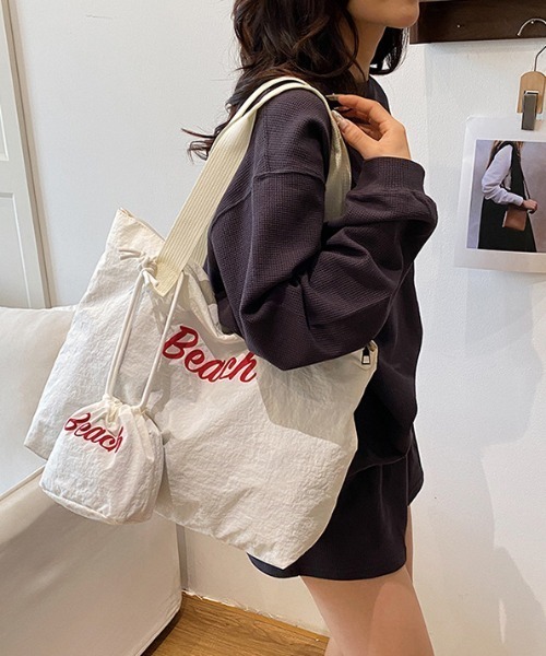 pyornim(ピョルニム)の「【A4サイズ対応】【巾着ポーチ付き】ロゴプリント トートバッグ 巾着ポーチセット エコバッグ(トートバッグ・レディース・ピンク/ホワイト/レッド/ベージュ/ブラック・F)」の6枚目の写真