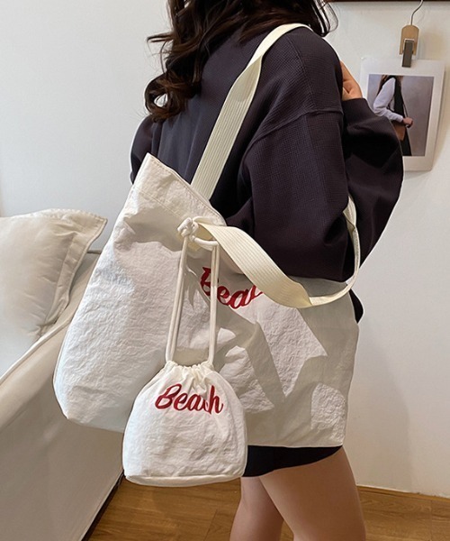 pyornim(ピョルニム)の「【A4サイズ対応】【巾着ポーチ付き】ロゴプリント トートバッグ 巾着ポーチセット エコバッグ(トートバッグ・レディース・ピンク/ホワイト/レッド/ベージュ/ブラック・F)」の7枚目の写真
