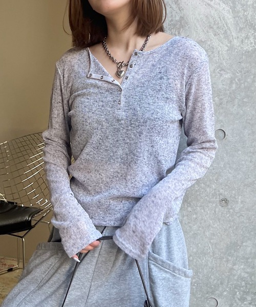 PAGEBOY（ページボーイ）の「フローズンネップヘンリーネックプルオーバー／シアートップス 【重ね着もオススメ】（Tシャツ/カットソー・レディース・ブラック/ブルー/グレー/オフホワイト・FREE）」の4枚目の写真