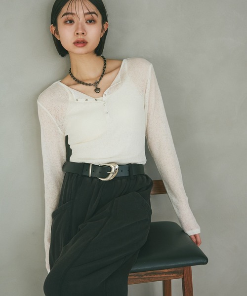 PAGEBOY（ページボーイ）の「フローズンネップヘンリーネックプルオーバー／シアートップス 【重ね着もオススメ】（Tシャツ/カットソー・レディース・ブラック/ブルー/グレー/オフホワイト・FREE）」の5枚目の写真