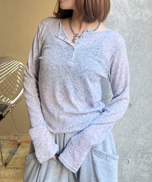 PAGEBOY（ページボーイ）の「フローズンネップヘンリーネックプルオーバー／シアートップス 【重ね着もオススメ】（Tシャツ/カットソー・レディース・ブラック/ブルー/グレー/オフホワイト・FREE）」の21枚目の写真