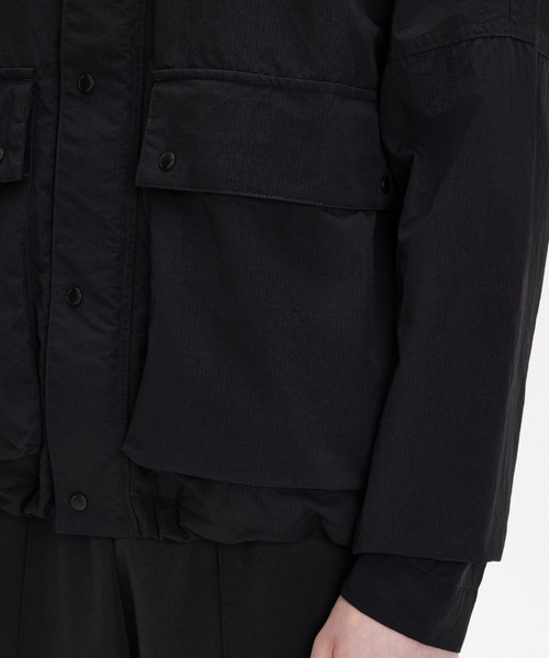 FRED PERRY（フレッドペリー）の「Cropped Ripstop Parka／クロップドリップストップパーカジャケット（マウンテンパーカー・メンズ・ダークブルー/ブラック・M/L/S）」の12枚目の写真