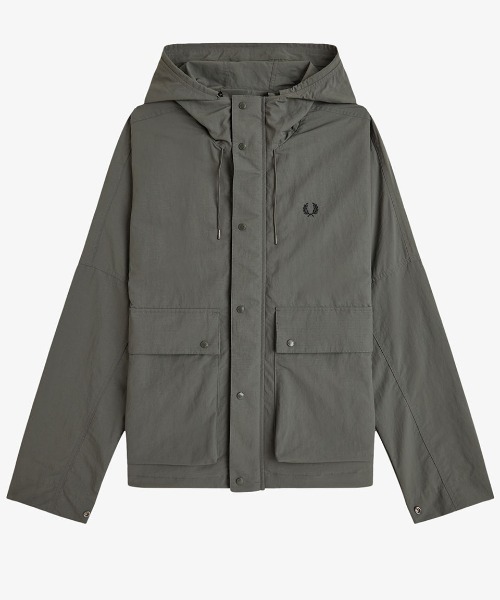 FRED PERRY(フレッドペリー)の「Cropped Ripstop Parka/クロップドリップストップパーカジャケット(マウンテンパーカー・メンズ・ダークブルー/ブラック・M/L/S)」の11枚目の写真