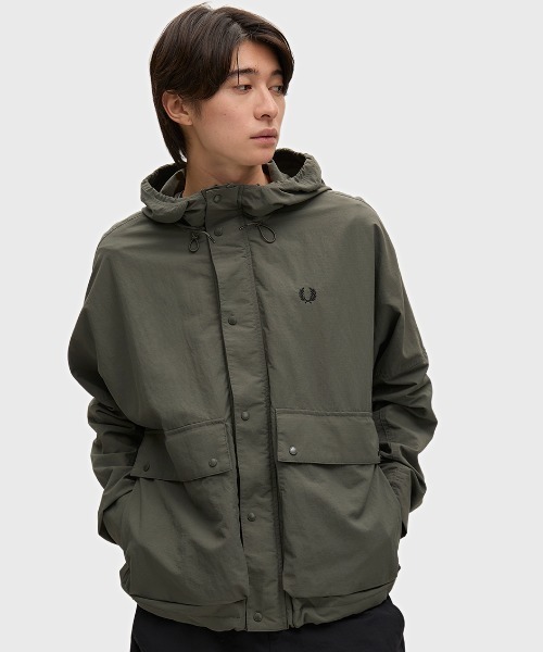 FRED PERRY（フレッドペリー）の「Cropped Ripstop Parka／クロップドリップストップパーカジャケット（マウンテンパーカー・メンズ・ダークブルー/ブラック/グリーン/ブラック系その他・M/L/S）」の13枚目の写真