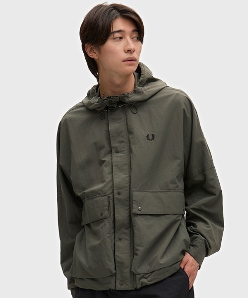 FRED PERRY（フレッドペリー）の「Cropped Ripstop Parka／クロップドリップストップパーカジャケット（マウンテンパーカー・メンズ・ダークブルー/ブラック/グリーン/ブラック系その他・M/L/S）」の12枚目の写真