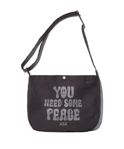CRITIC(クリティック)の「YOU NEED SOME PEACE MAIL BAG CHARCOAL(メッセンジャーバッグ・レディース・その他・FREE)」の1枚目の写真