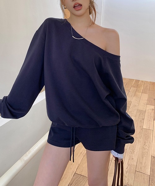 Songe(ソンジュ)の「2点セットアップオフショルダースウェットトレーナー&ショートパンツ(セットアップ・レディース・ネイビー/アイボリー・M/L)」の22枚目の写真