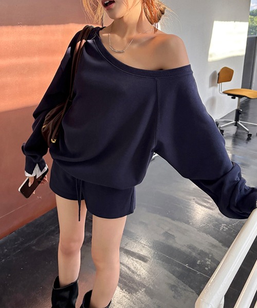 Songe(ソンジュ)の「2点セットアップオフショルダースウェットトレーナー&ショートパンツ(セットアップ・レディース・ネイビー/アイボリー・M/L)」の17枚目の写真