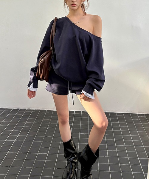 Songe(ソンジュ)の「2点セットアップオフショルダースウェットトレーナー&ショートパンツ(セットアップ・レディース・ネイビー/アイボリー・M/L)」の18枚目の写真